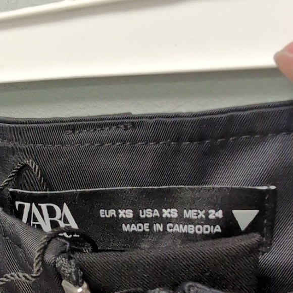 NWOT Zara Black High-Waisted Wide Leg Pants with Layered Skirt. Size XS - Picture 3 of 4